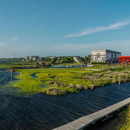 Buxton Slick - Waterfront 2-Bedroom, 2-Bathroom Suite At Real Watersports